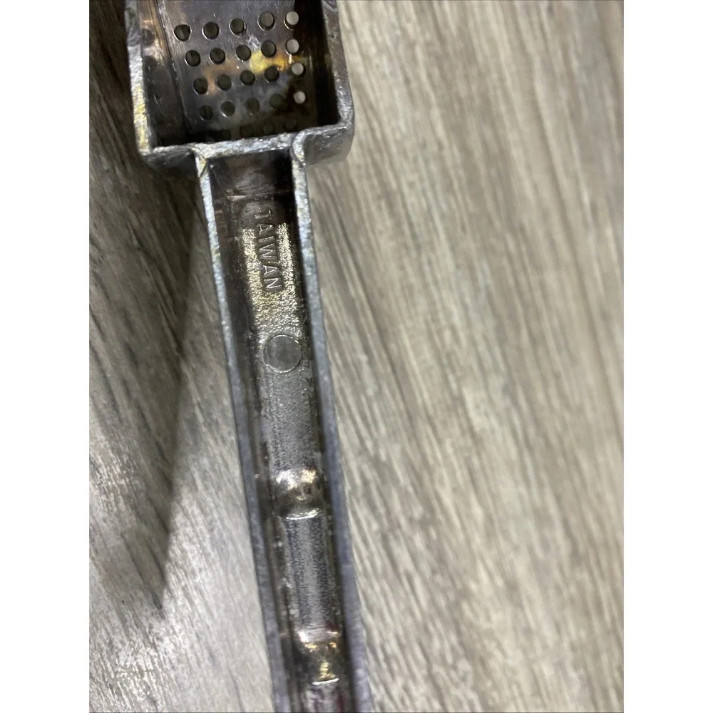 Vintage 1970s Aluminum Garlic Press Crusher 6
